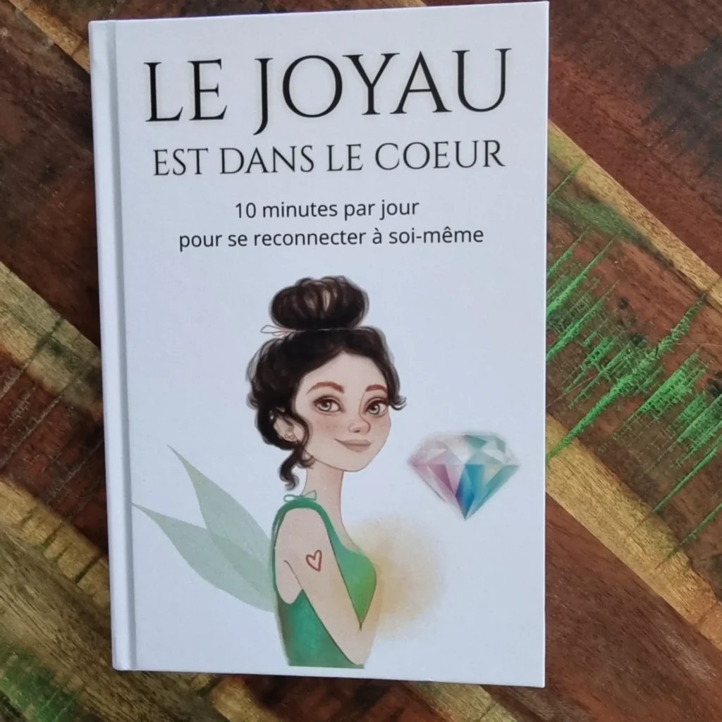 Couverture du livre "Le Joyau est dans le coeur : 10 minutes par jour pour se reconnecter à soi-même", illustrée d'une fée.